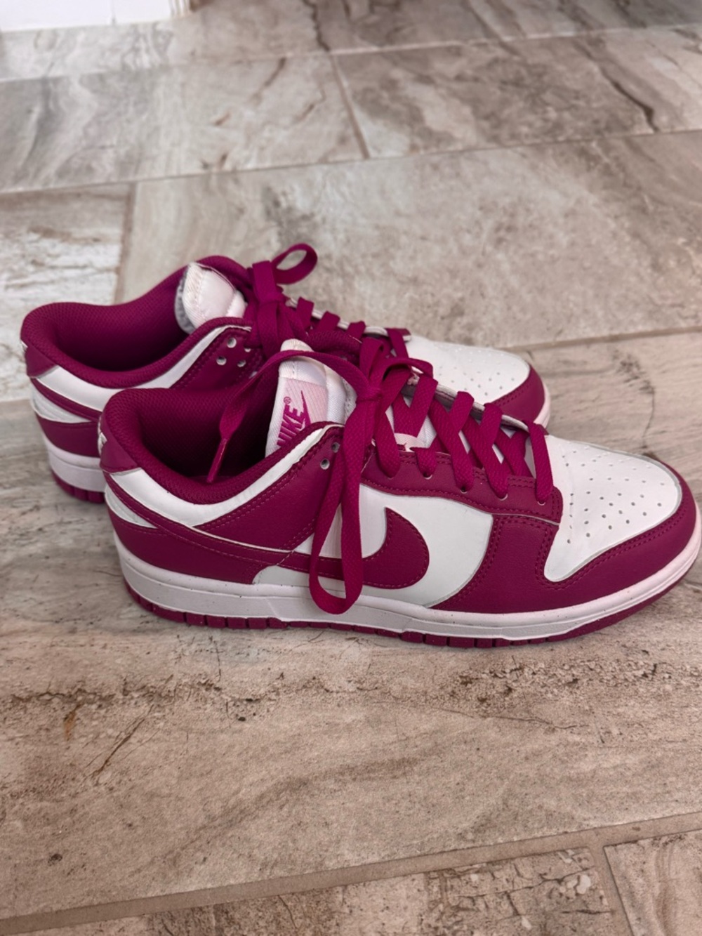 Nike Women's Low-Top Sneakers - White & Magenta